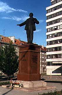 Lenin statue